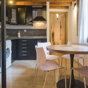 Madera Y Piedra Apartamento